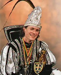 Stadprins 2002: Cyriel II Motto: Doot mit, hauwt vol, laot gaon, Dit fees is òs gegaeve. Dan blif ’t hart van Zitterd sjlaon, Dan blif òs Zitterd laeve.